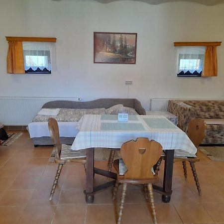 Kapolna Vendeghaz Appartement Kerkaskapolna Buitenkant foto