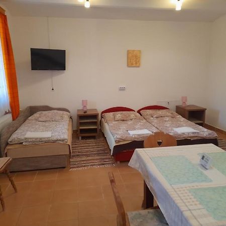 Kapolna Vendeghaz Appartement Kerkaskapolna Buitenkant foto