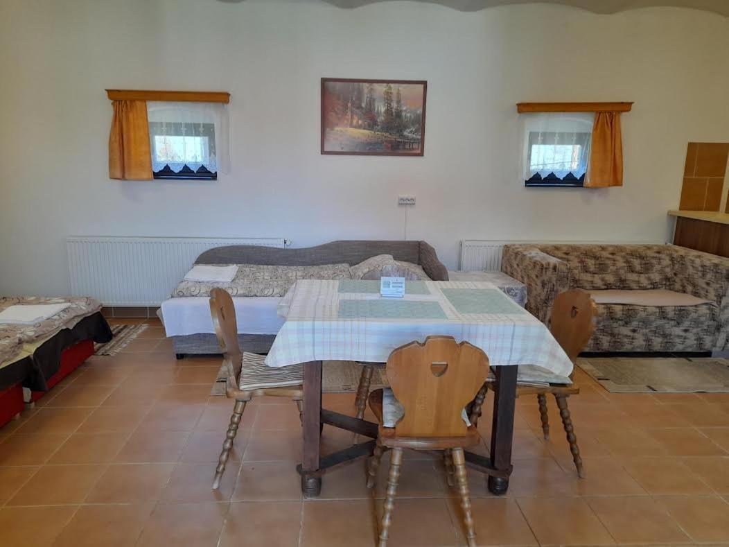 Kapolna Vendeghaz Appartement Kerkaskapolna Buitenkant foto