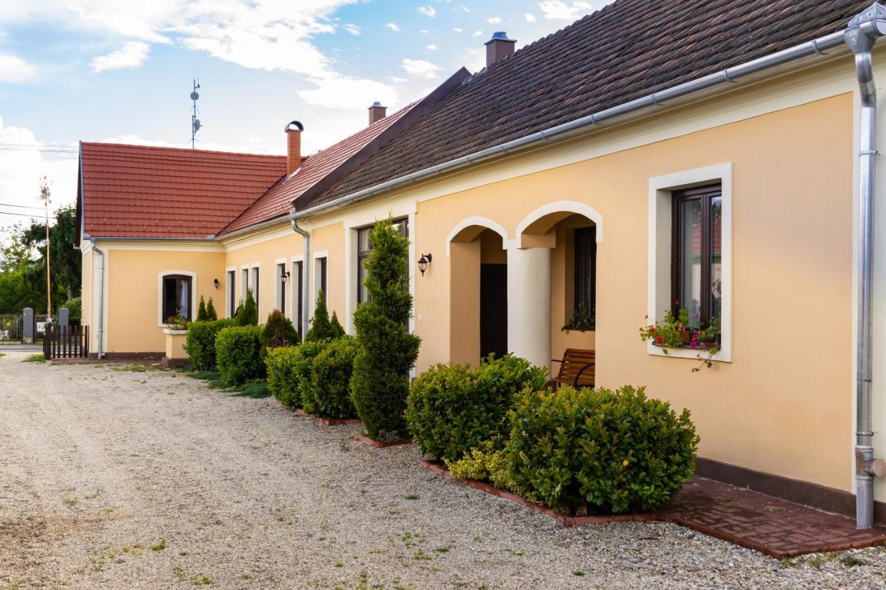 Kapolna Vendeghaz Appartement Kerkaskapolna Buitenkant foto