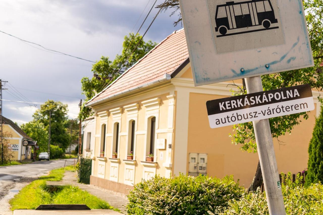 Kapolna Vendeghaz Appartement Kerkaskapolna Buitenkant foto